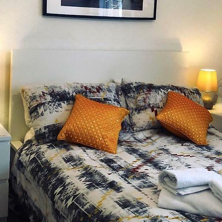 33Sm12 Dreams Unlimited Serviced Accommodations Staines Stanwell Ngoại thất bức ảnh